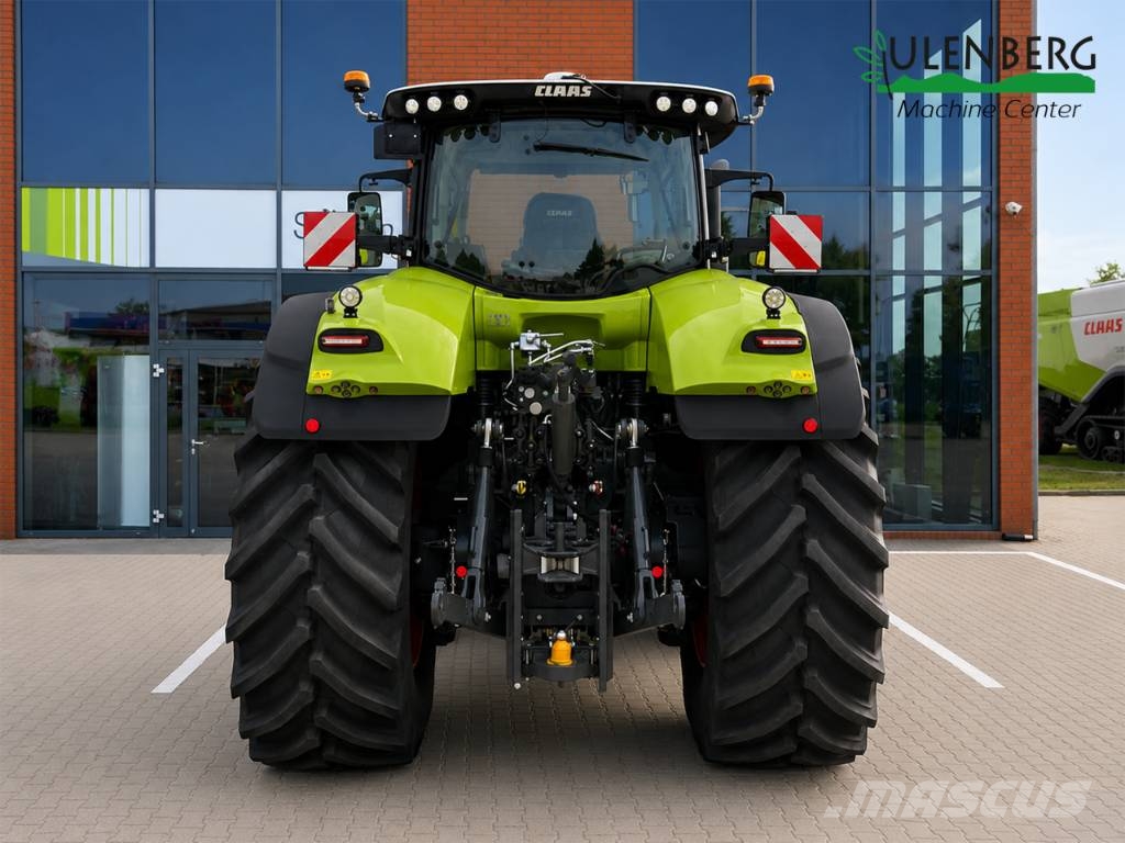 CLAAS Axion 930 Трактори