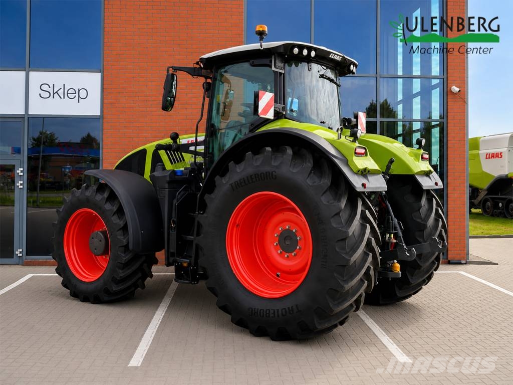 CLAAS Axion 930 Трактори