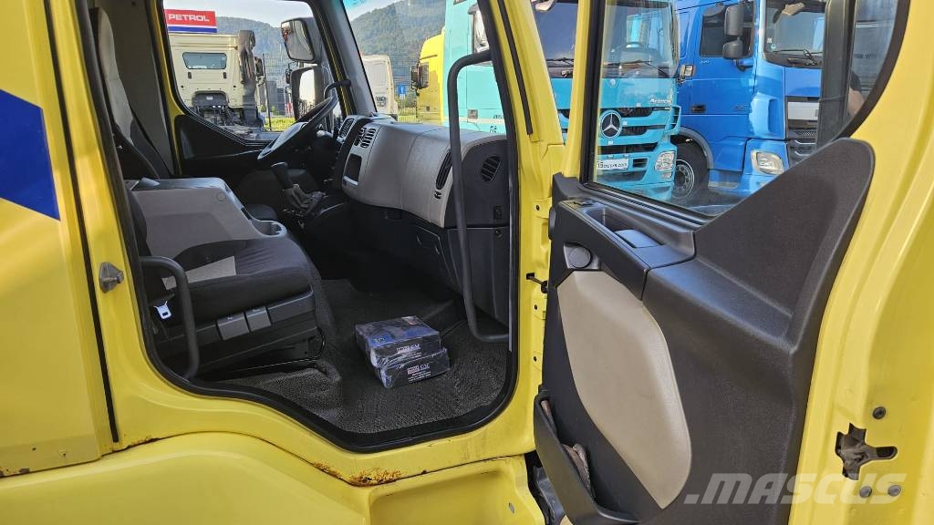 Renault 190 4x2 stake body - tarpaulin - spring Curtainsider trucks