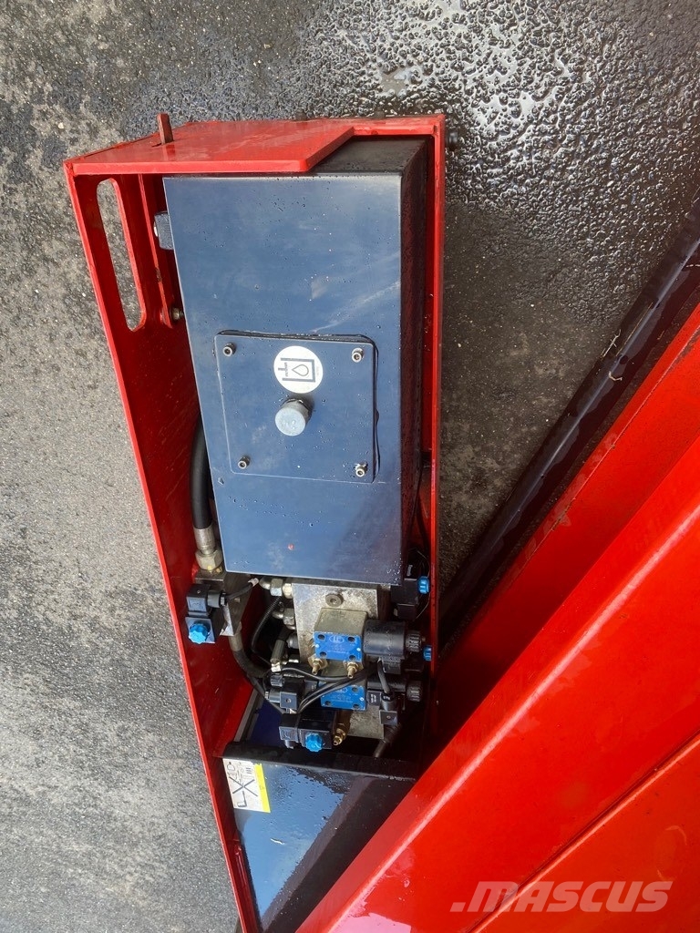 Manitou 100 XEL Škarjaste dvižne ploščadi