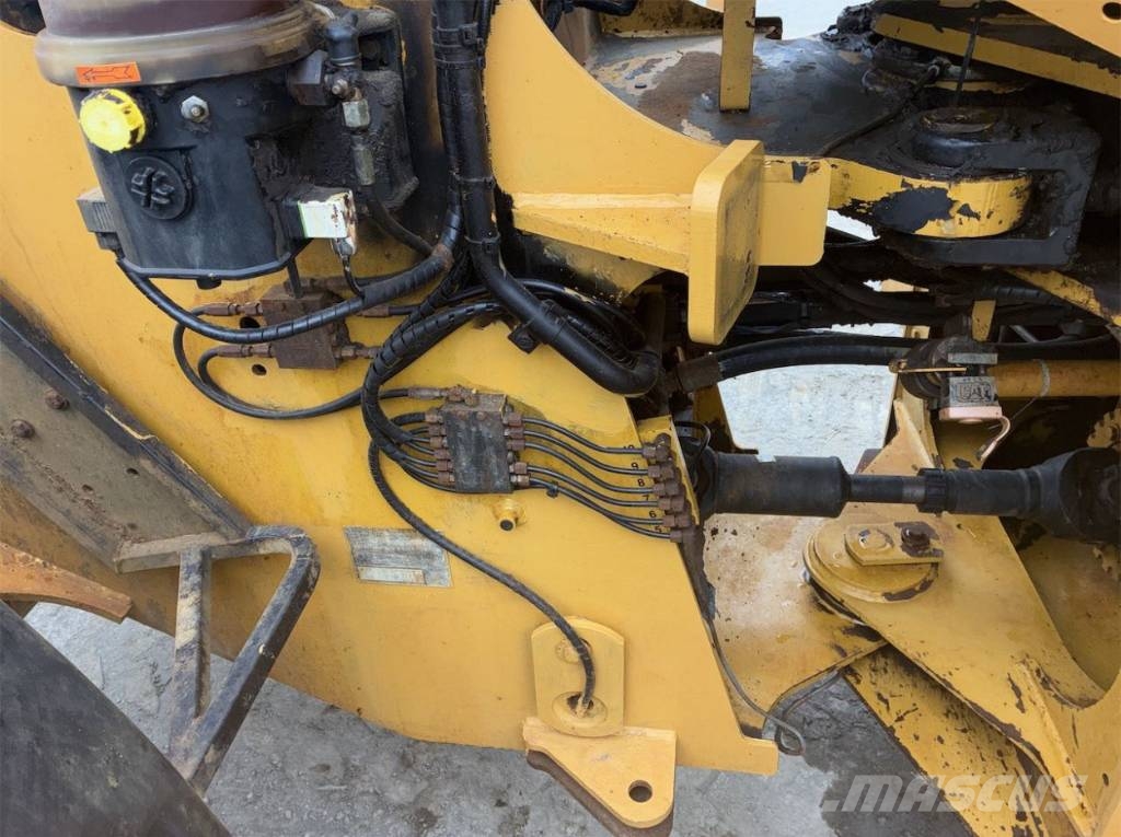 CAT 930 G Gumikerekes homlokrakodók