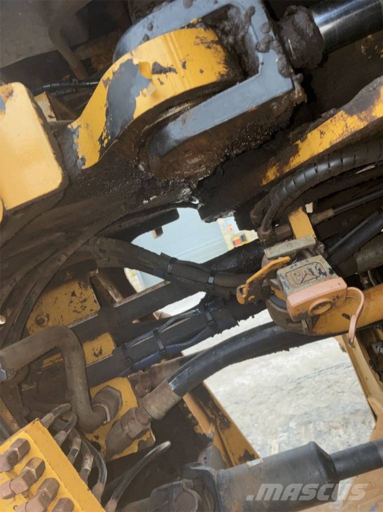 CAT 930 G Gumikerekes homlokrakodók