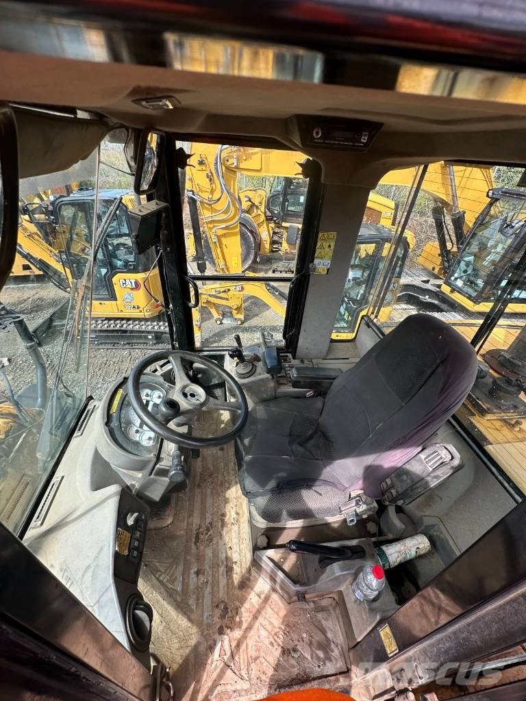 CAT 930 G Gumikerekes homlokrakodók