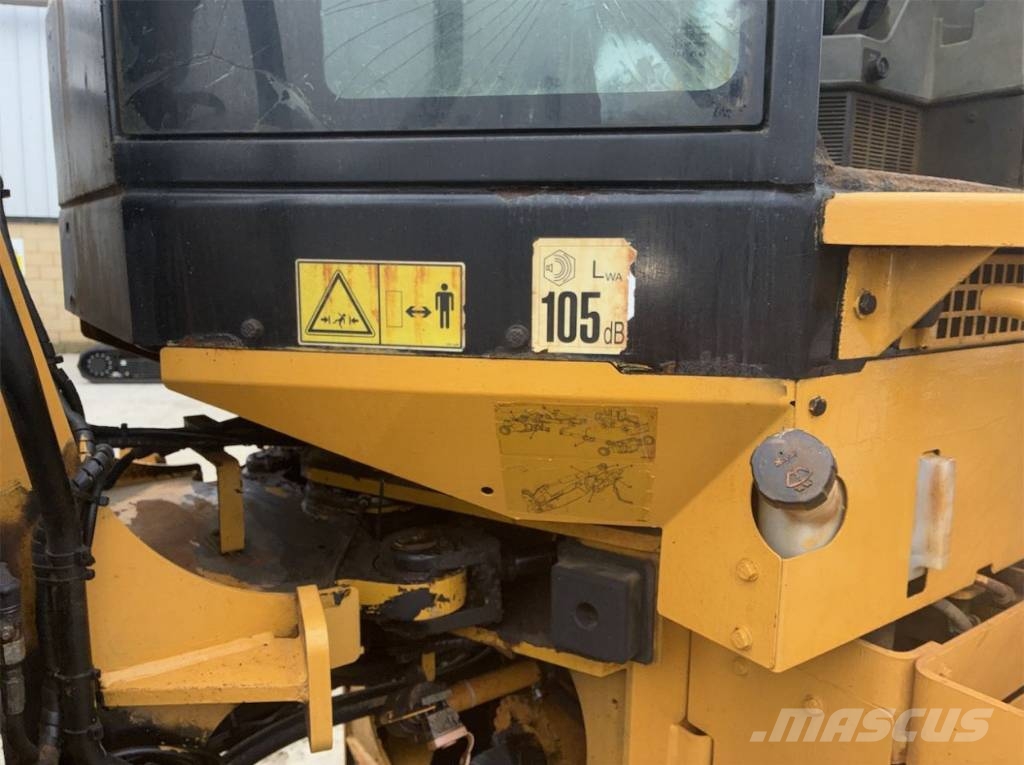 CAT 930 G Gumikerekes homlokrakodók