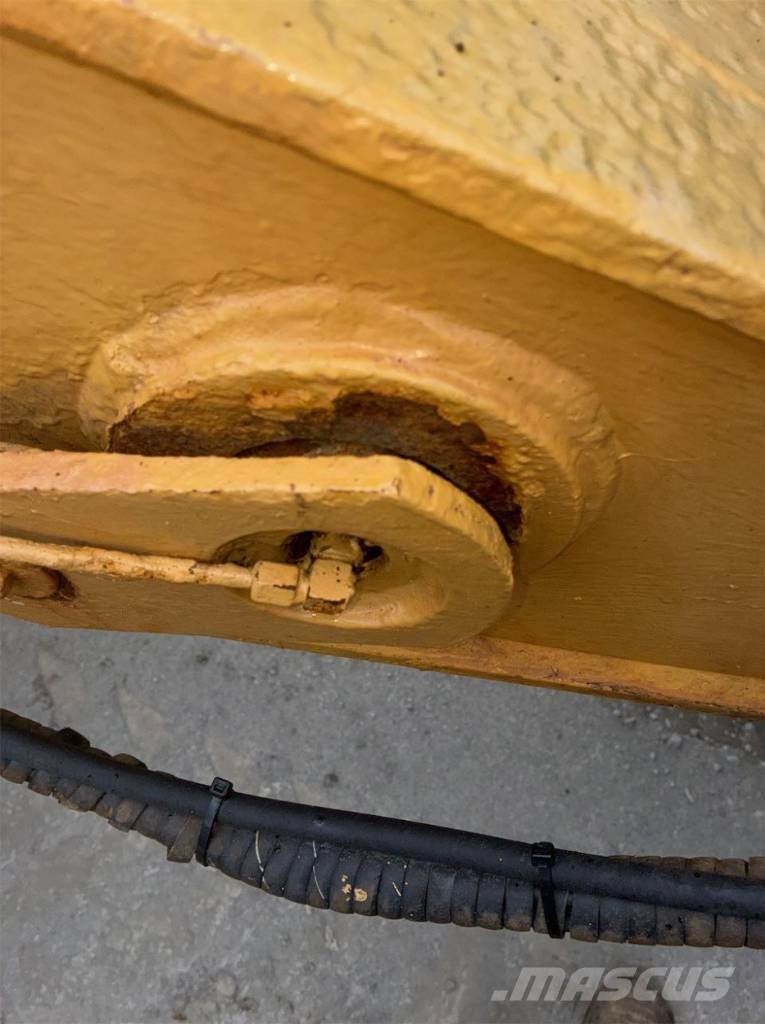 CAT 930 G Gumikerekes homlokrakodók