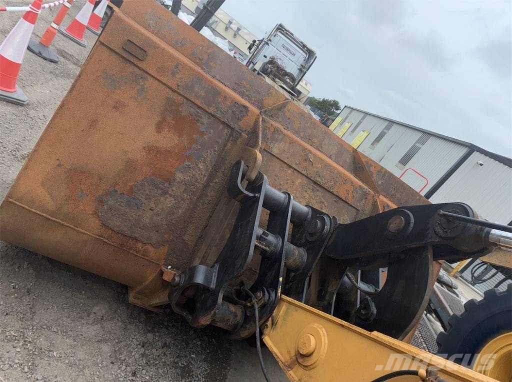 CAT 930 G Gumikerekes homlokrakodók