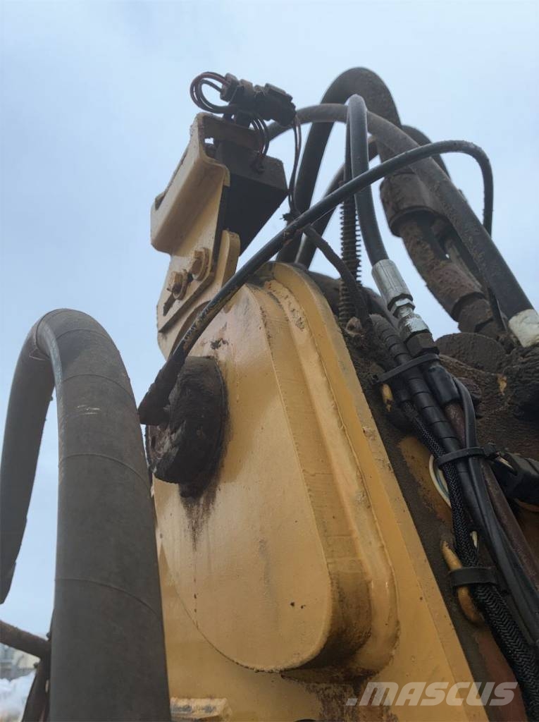 CAT 930 G Gumikerekes homlokrakodók