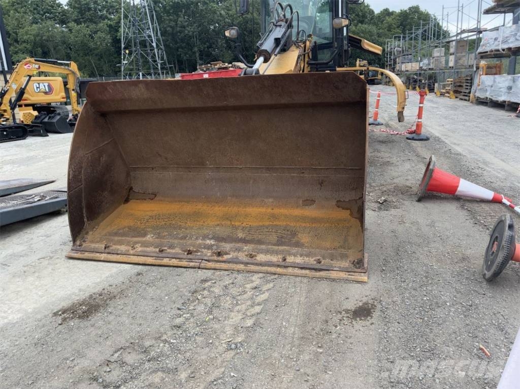 CAT 930 G Gumikerekes homlokrakodók