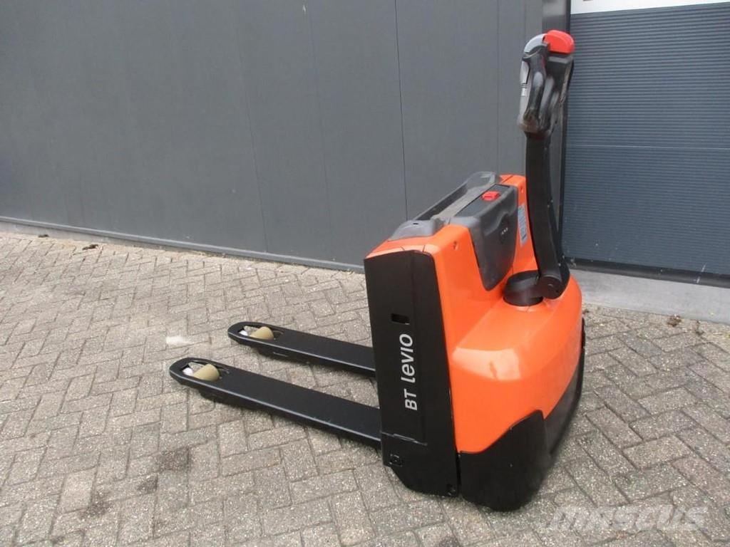 Toyota LWE140 Lavansiirtotrukit