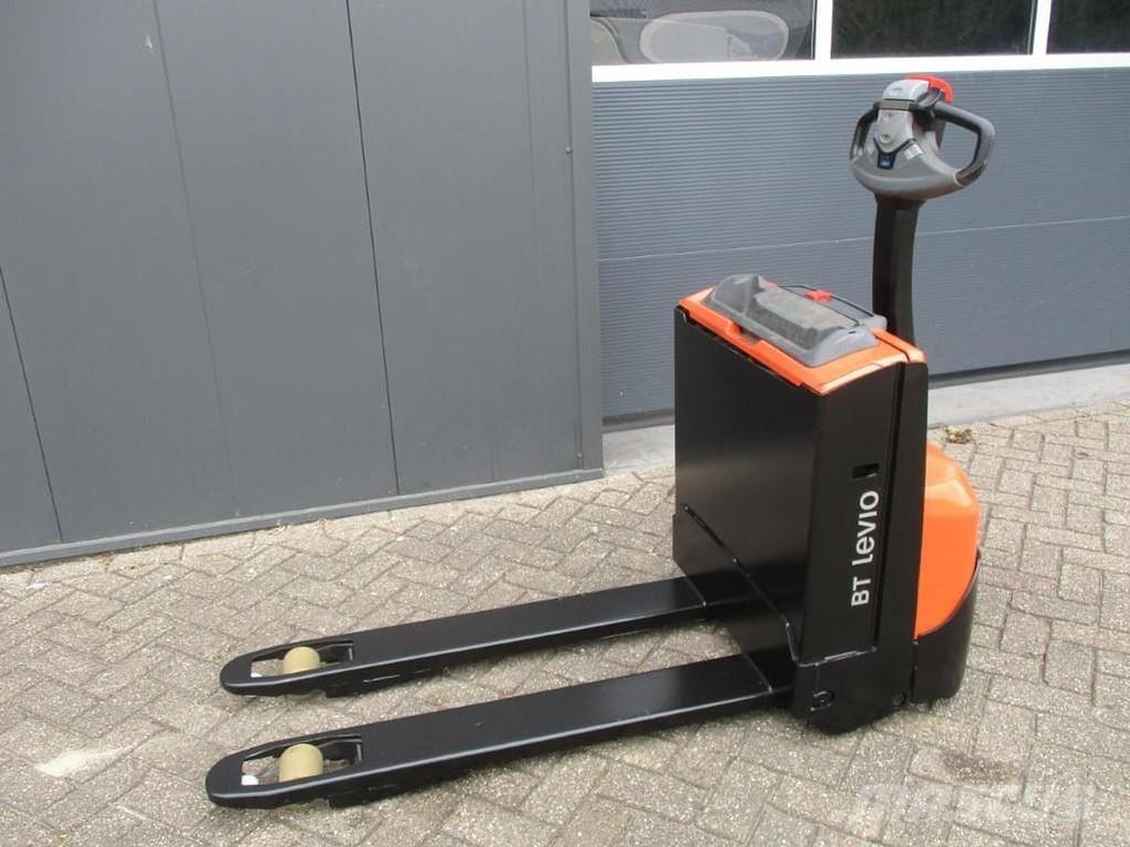 Toyota LWE140 Lavansiirtotrukit
