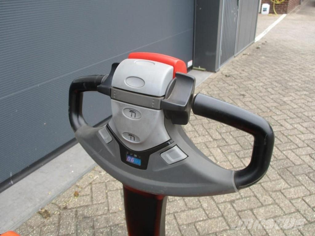 Toyota LWE140 Lavansiirtotrukit