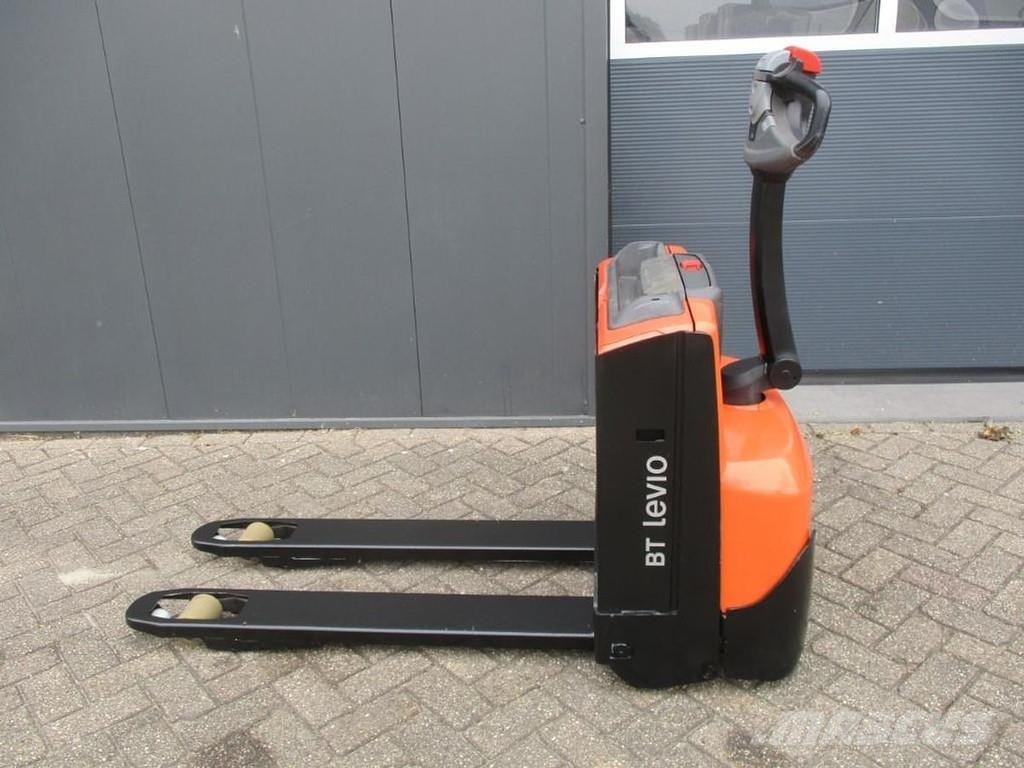 Toyota LWE140 Lavansiirtotrukit