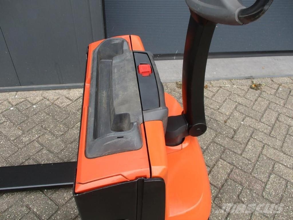 Toyota LWE140 Lavansiirtotrukit