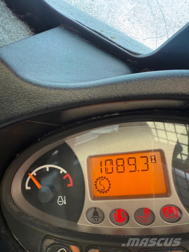 Bobcat T 450 Lietoti riteņu kompaktiekrāvēji