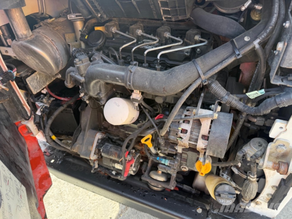 Bobcat T 450 Lietoti riteņu kompaktiekrāvēji