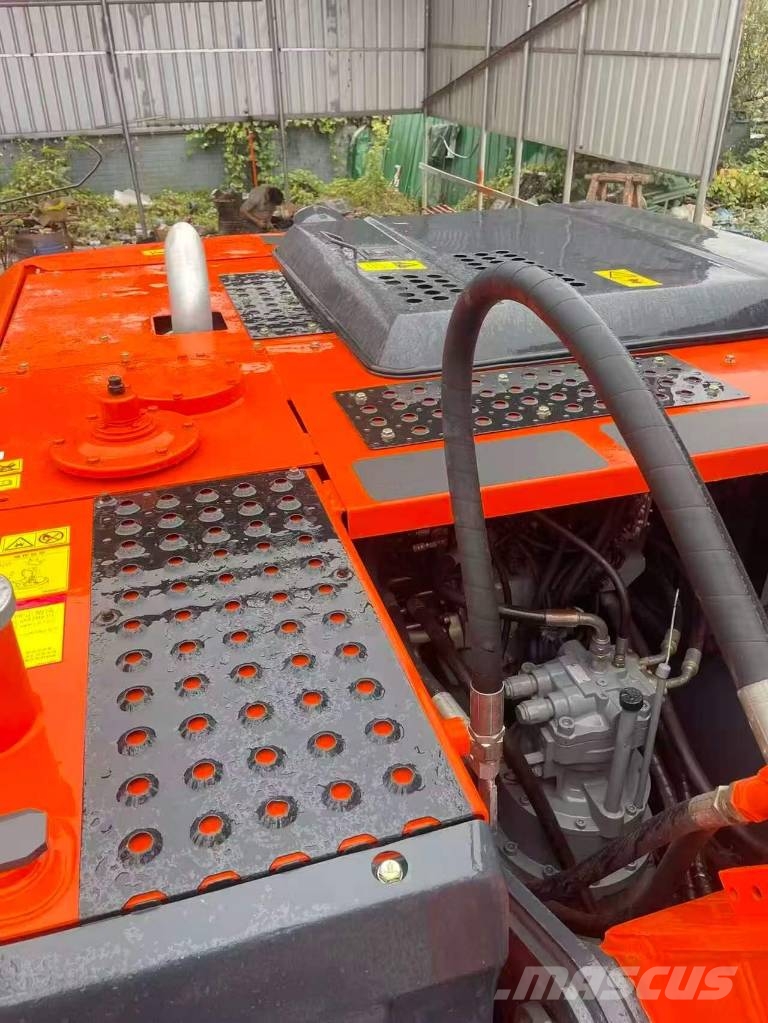 Hitachi ZX 220 LC Bageri gusjeničari