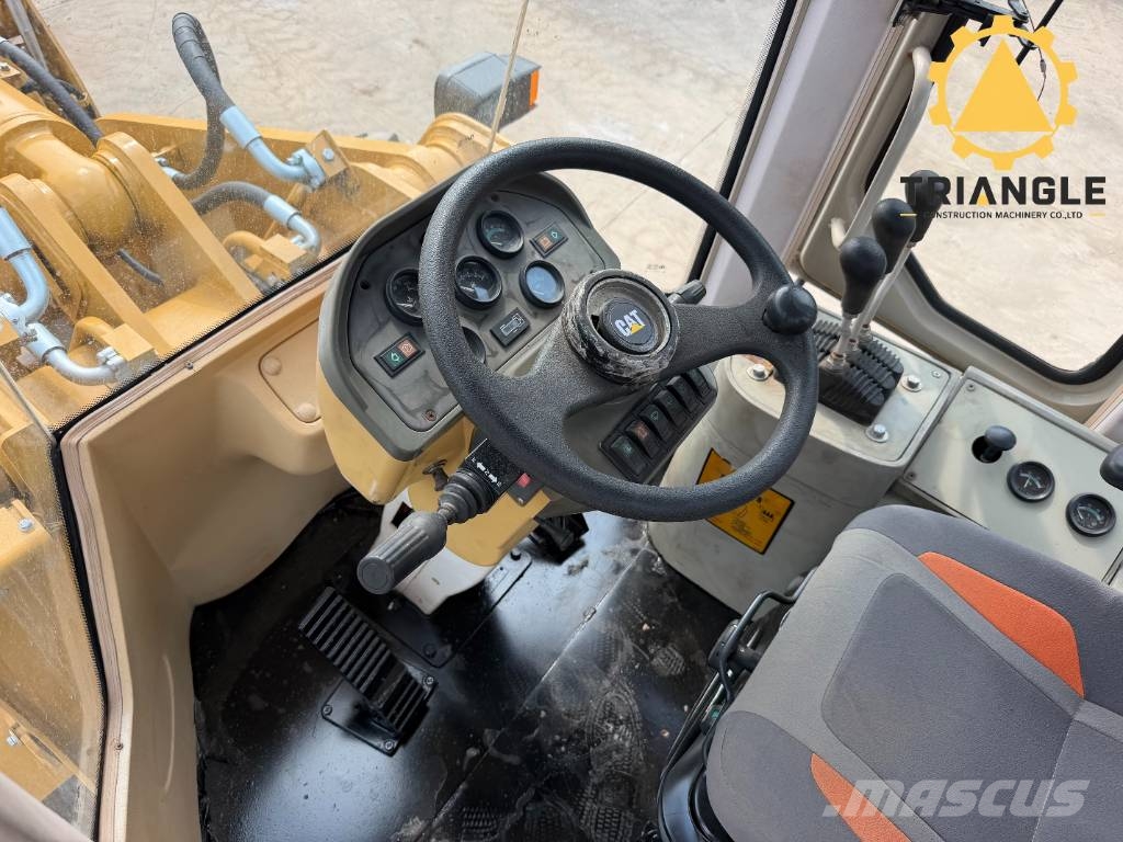 CAT 966 F Gumikerekes homlokrakodók