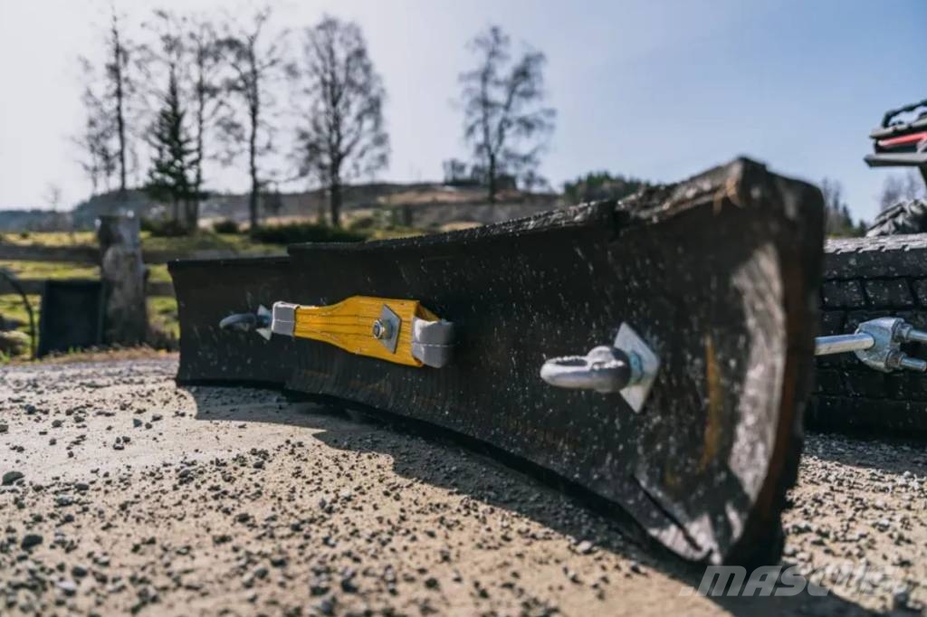 SME VÄGSLADD ATV 道路用レーキ