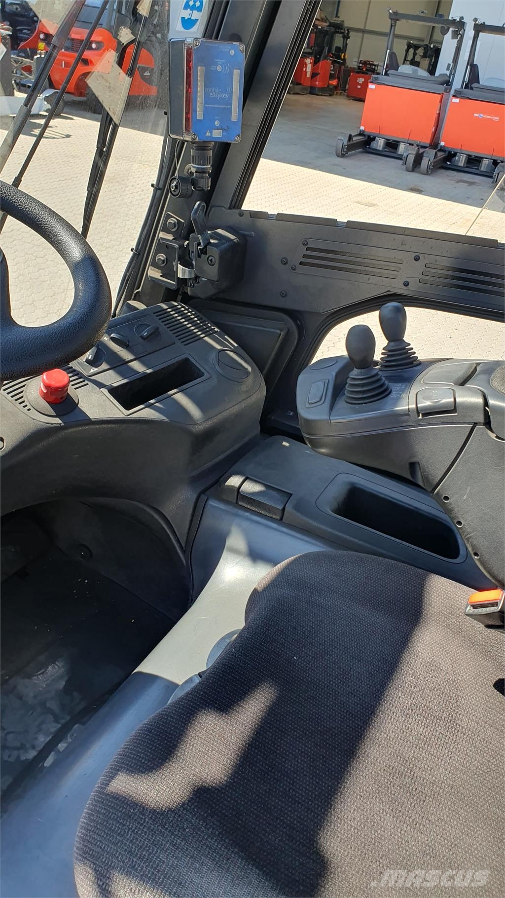 Linde E30 電動堆高機