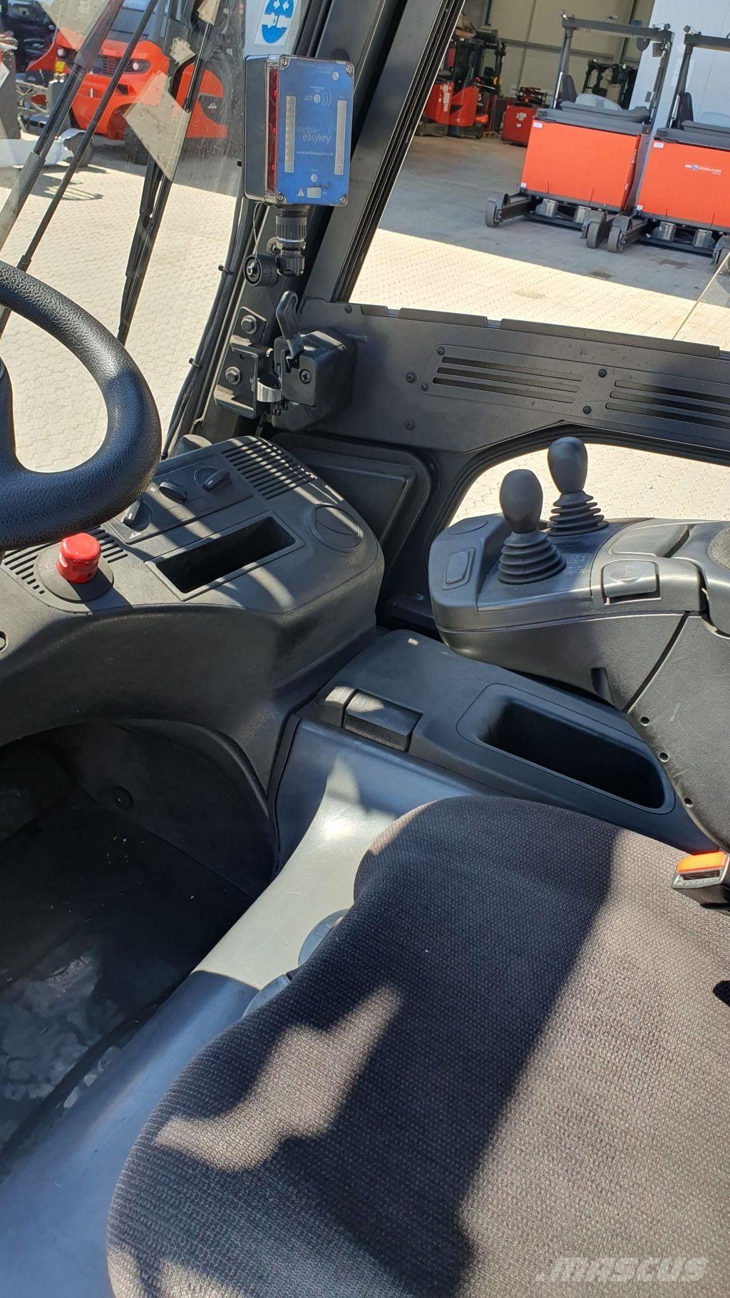 Linde E30/600HL Akumulátorové vozíky