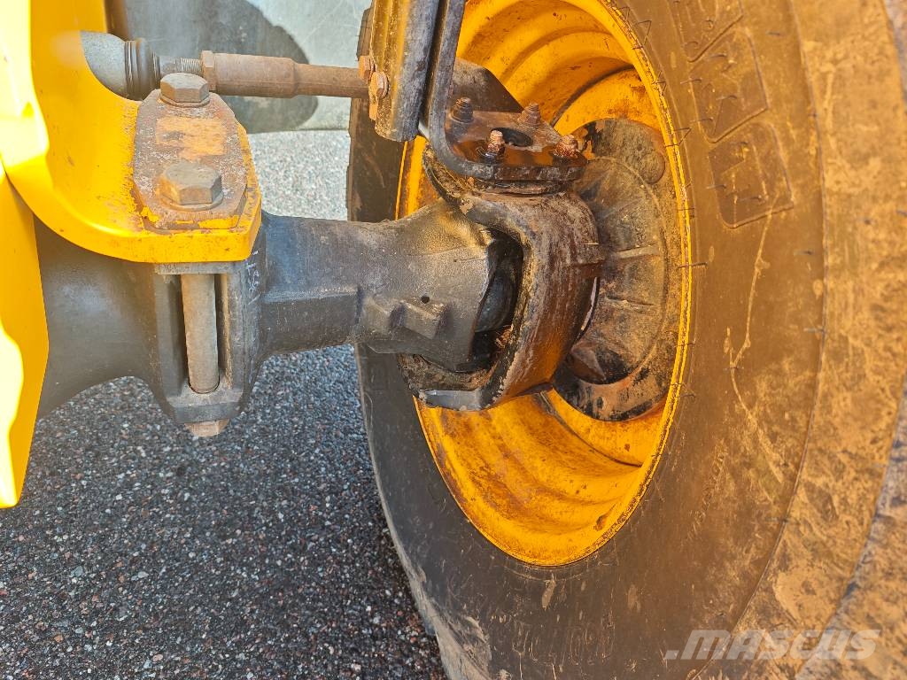 JCB 542-70 Agri Super Lauksaimniecības pacēlāji