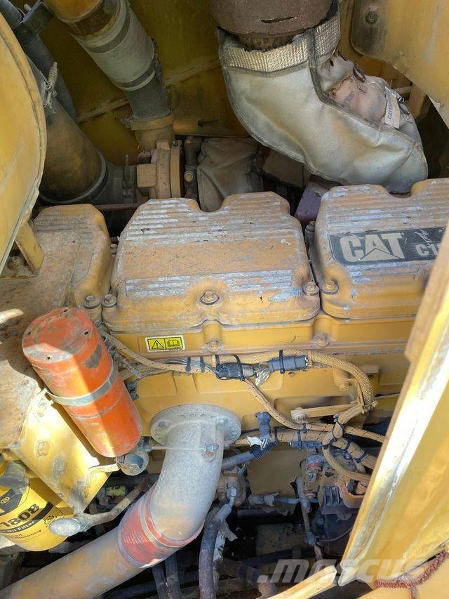 CAT D 9 T بلدوزرات مجنزرة