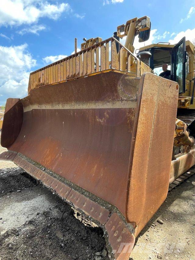 CAT D 9 T بلدوزرات مجنزرة