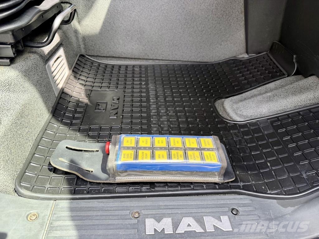 MAN TGS 18.320 4X4 KANAL MÜLLER VACUMASTER Camiões Aspiradores Combi