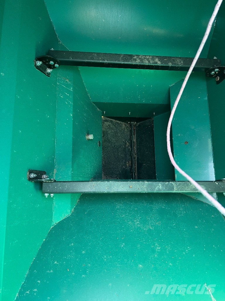 MaterMacc Arbos UST 600 مثاقيب