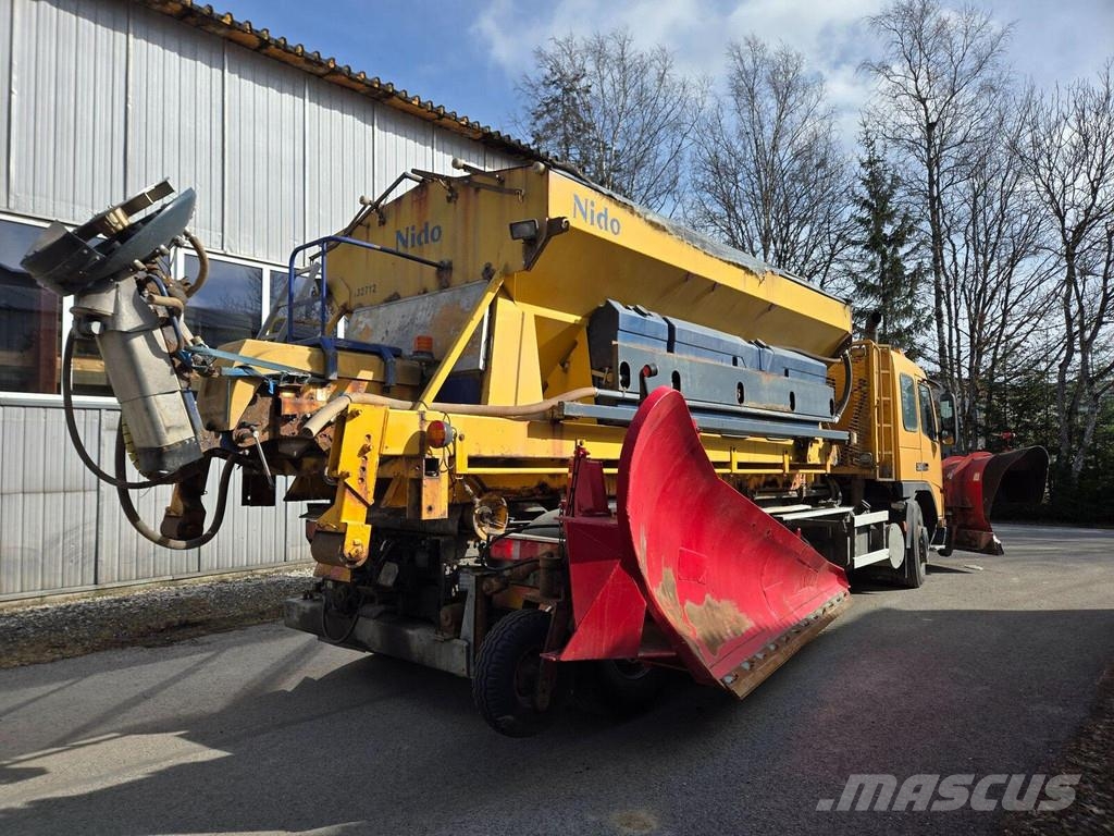 Volvo FM12 380 6X2 كاسحات جليد