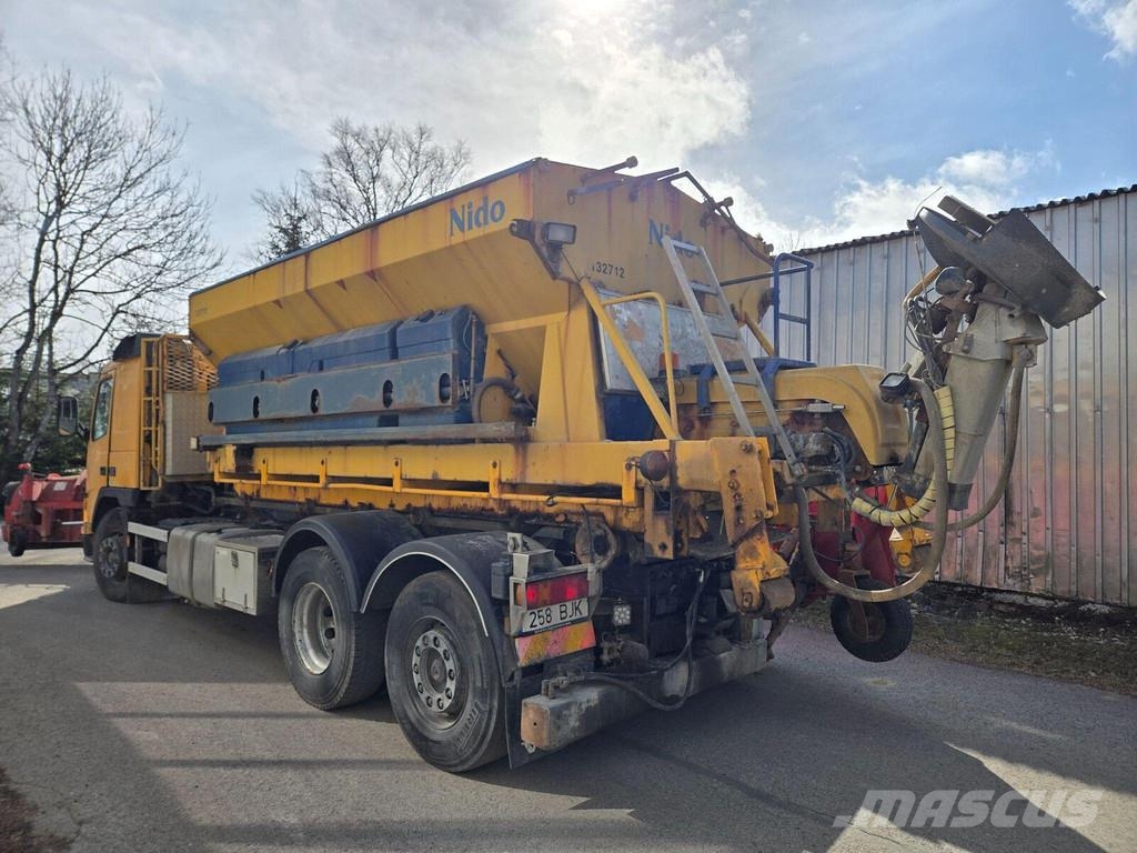 Volvo FM12 380 6X2 كاسحات جليد