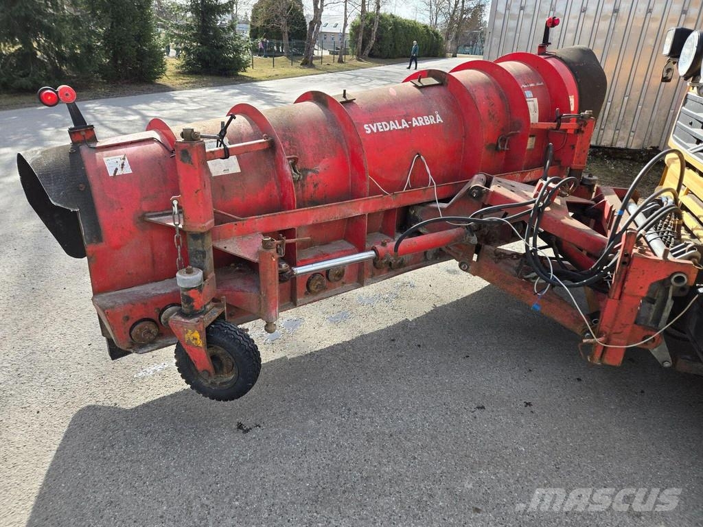 Volvo FM12 380 6X2 كاسحات جليد