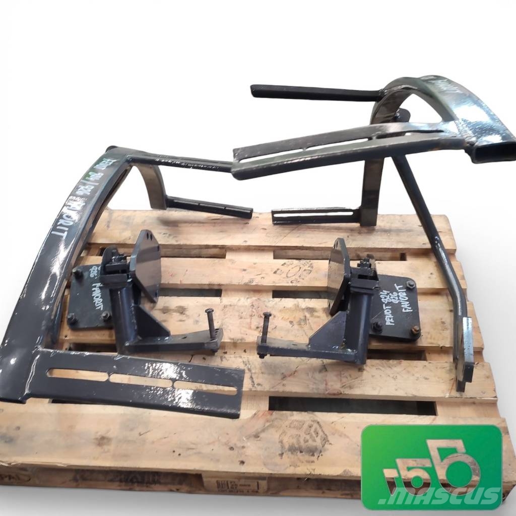 Fendt 824 Favorit Frame Handle Fender Mount Podvozky a zavěšení kol