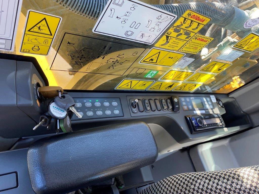CAT 330FLN Mono-Ausleger OilQuick OQ80 Bageri guseničari