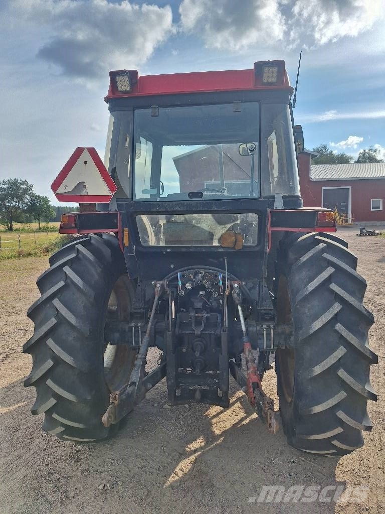 Case IH 885 XL Трактори