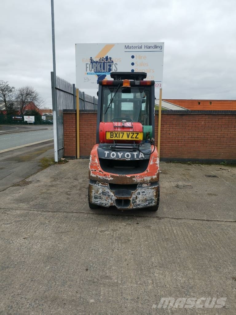 Toyota 02-8FGJF35 LPG forklifts