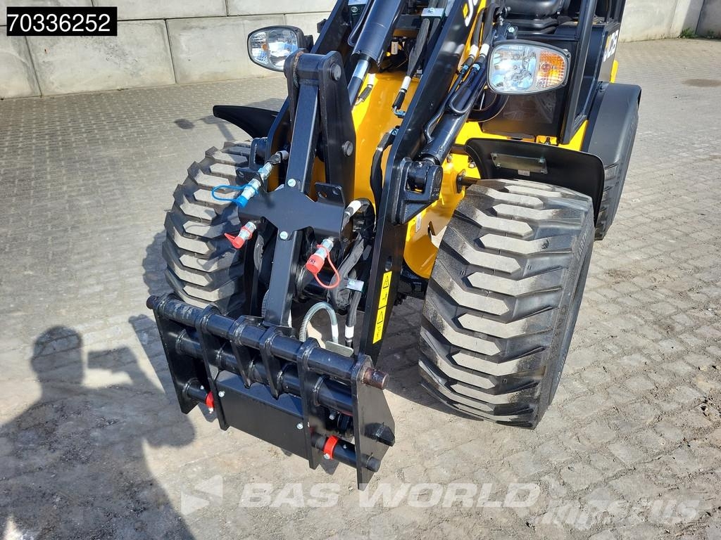 JCB 403 SP FACTORY WARRANTY - WEIDEMAN COUPLER - KUBOT Utovarivači na kotačima