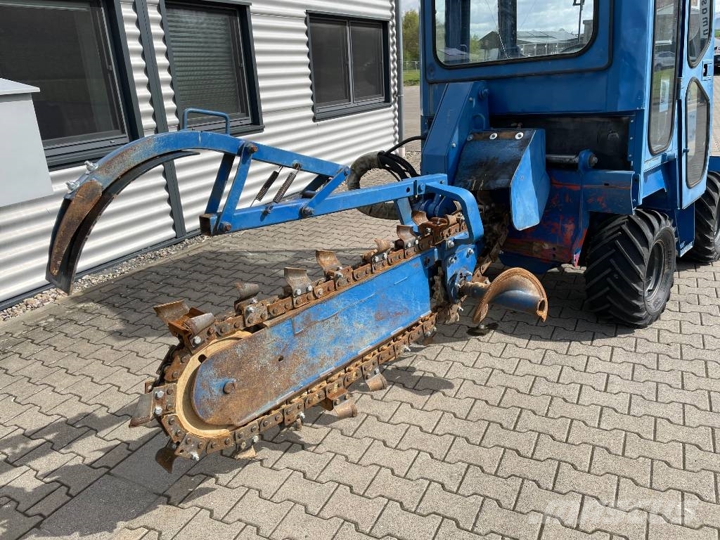 Ditch Witch 3700 DD 掘溝機