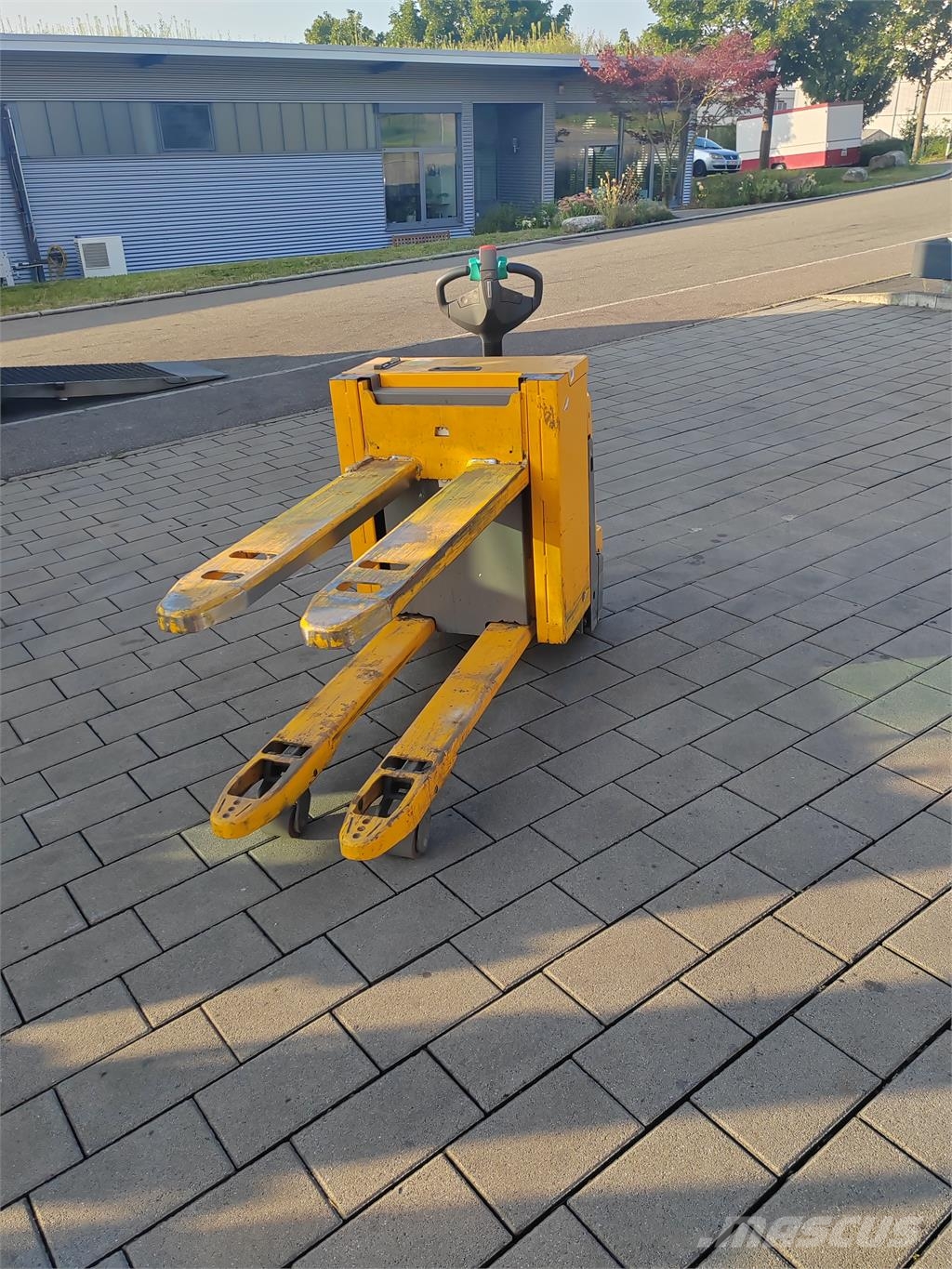 Jungheinrich EJE C20 Pedestrian stackers