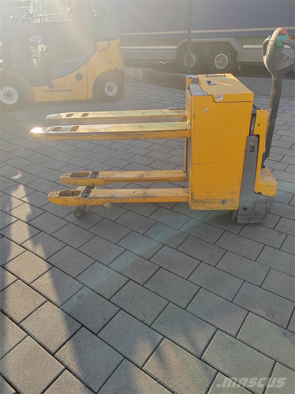 Jungheinrich EJE C20 Pedestrian stackers