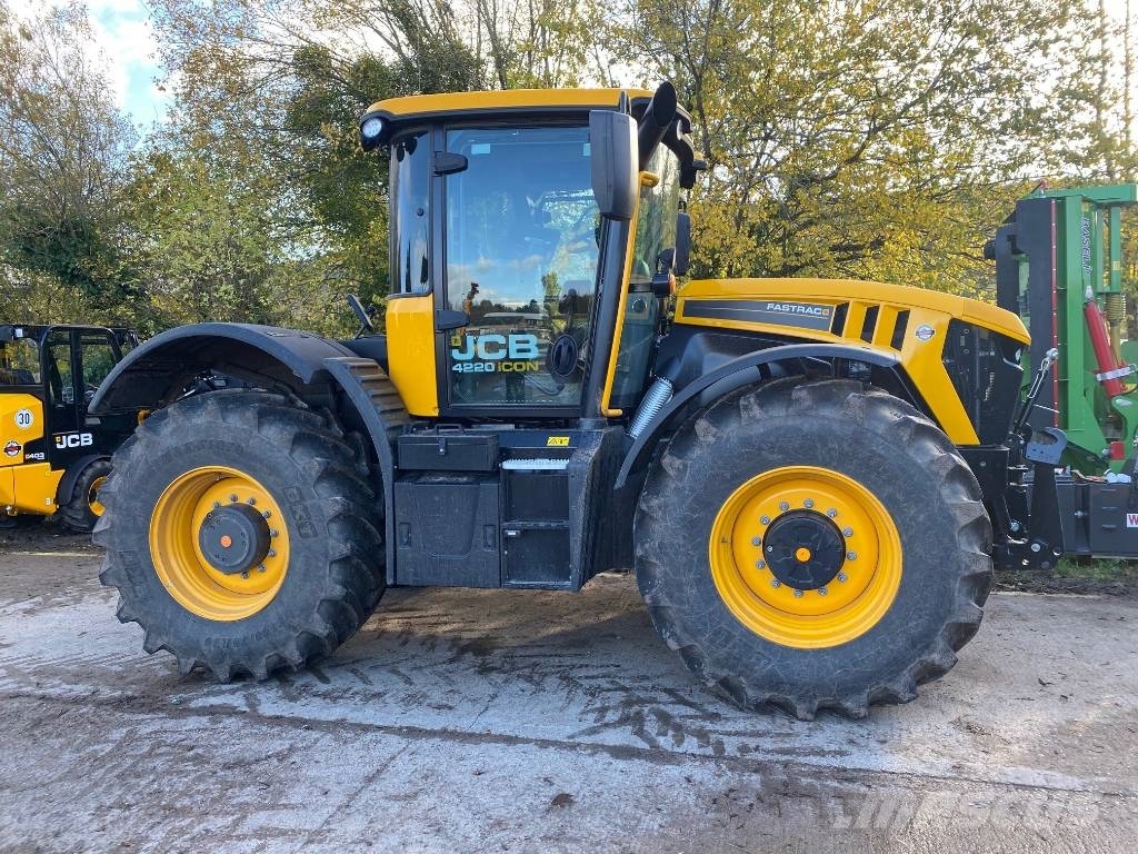 JCB Fastrac 4220 Трактори