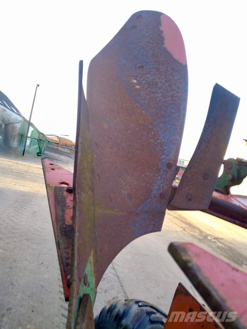 Kverneland PB 100 Plows