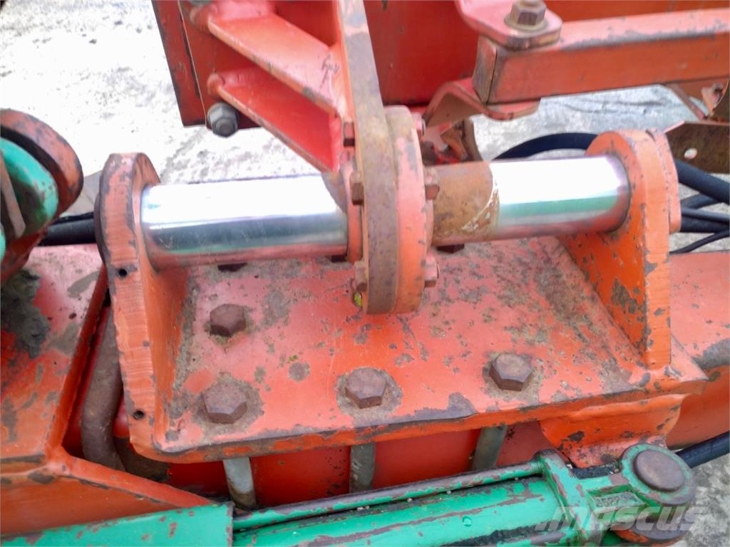 Kverneland PB 100 Plows
