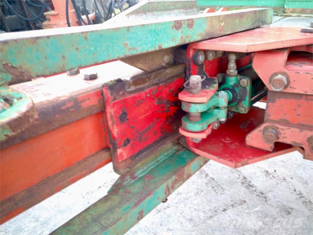 Kverneland PB 100 Plows