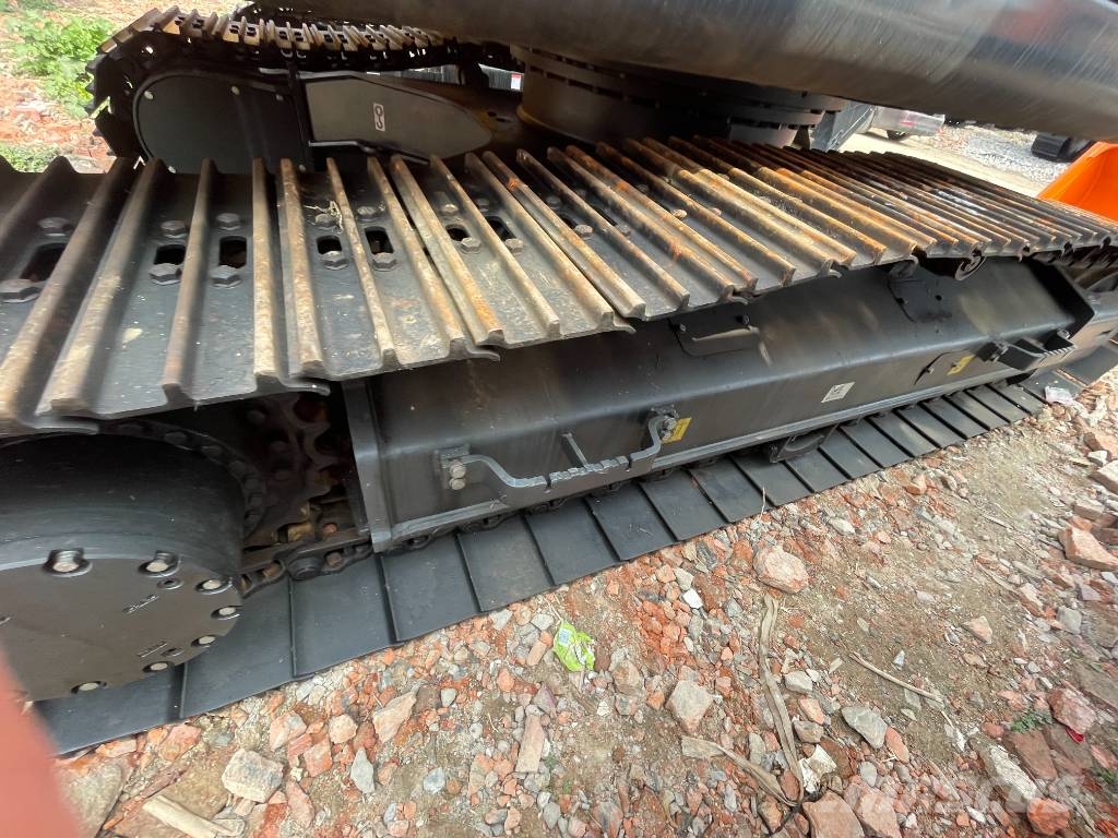 Hitachi ZAISX200LC Bagri goseničarji