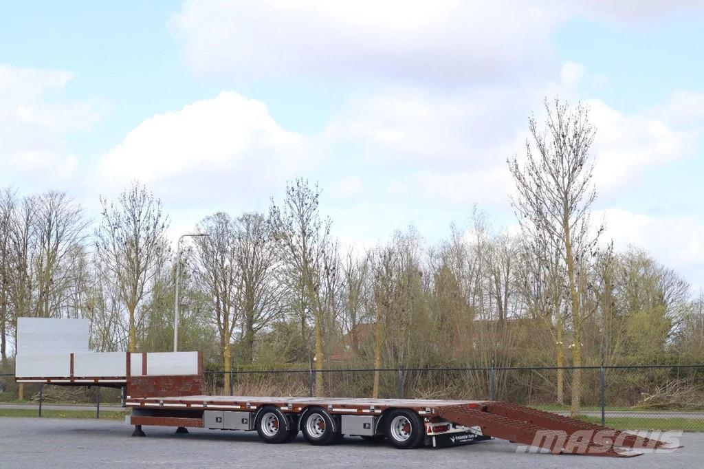 HRD STLM 3N | 3-AXLE | SLIDING RAMPS | STEER & LIFT AX Zemie treileri