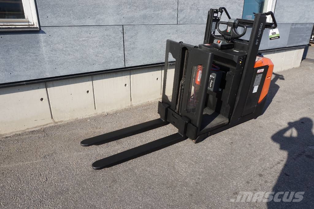 Toyota OSE100 Wózki wózki kompletacyjne średnio wysoko unoszące