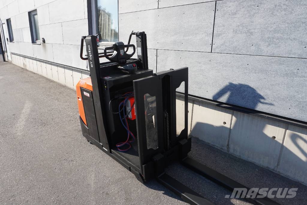 Toyota OSE100 Wózki wózki kompletacyjne średnio wysoko unoszące