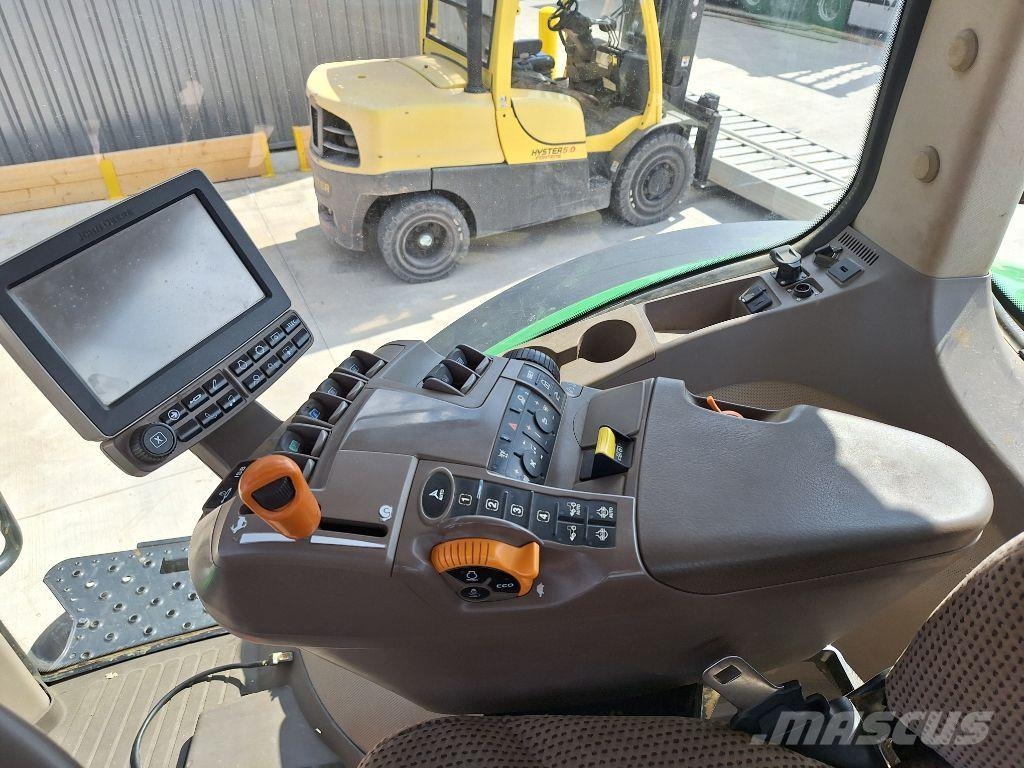 John Deere 7230 R Tractoren