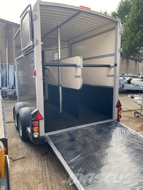 Ifor Williams HB 511 Prikolice za prevoz živine